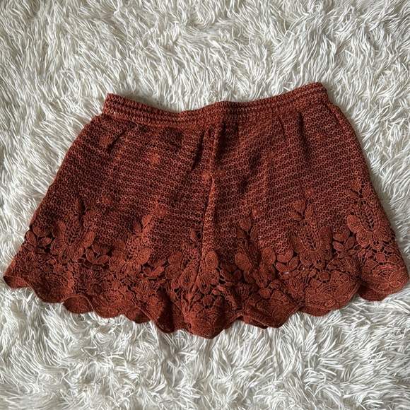 Drawstring crotchet shorts - Picture 2 of 2